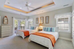 4 Schlafzimmer, Schreibtisch, Bügeleisen/Bügelbrett, Reisekinderbett