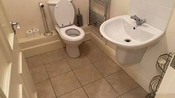 Apartment | Bathroom