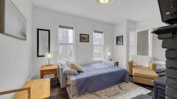 1 bedroom, desk, iron/ironing board, WiFi