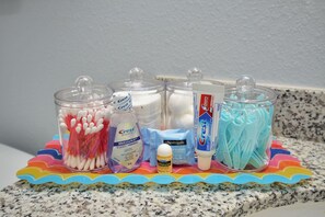 A countertop with various cleaning supplies in transparent containers. - Cozy Retreat Near NRG Stadium, Free parking, Wi Fi  (Houston)