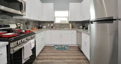 Cozy Retreat Near NRG Stadium, Free parking, Wi Fi
