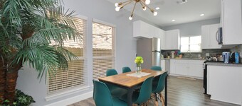 Cozy Retreat Near NRG Stadium, Free parking, Wi Fi 