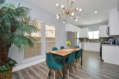 Cozy Retreat Near NRG Stadium, Free parking, Wi Fi 