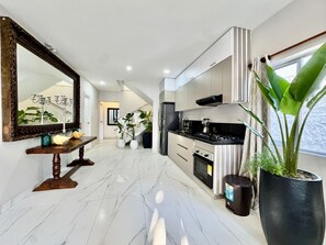 Fridge, microwave, oven, coffee/tea maker - CELINE CARTAGENA HOUSE (cartagena)