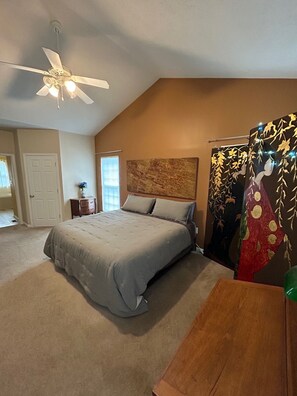 4 habitaciones, escritorio, wifi gratis y ropa de cama