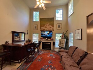 Smart TV, video games, DVD player, table football - The Big Chill: a 4-bedroom house on Sweetbriar Park at Lake of the Woods (Locust Grove)