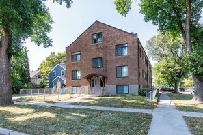 Exterior - Quaint, Pet-friendly Studio Close to NDSU, Fargodome and Downtown Restaurants (Fargo)