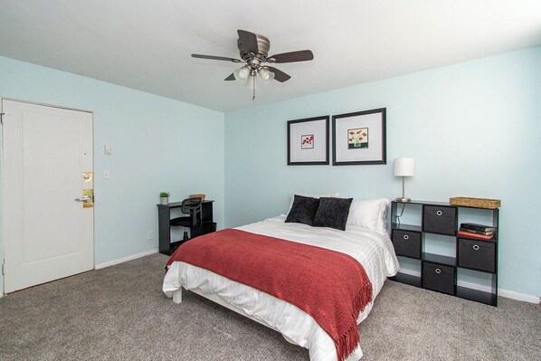 1 bedroom, WiFi, bed sheets - Quaint, Pet-friendly Studio Close to NDSU, Fargodome and Downtown Restaurants (Fargo)