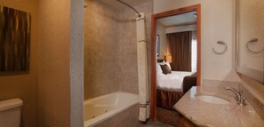 Dusche, Whirlpool, Haartrockner, Handtücher