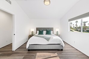 5 bedrooms, iron/ironing board, free WiFi, bed sheets