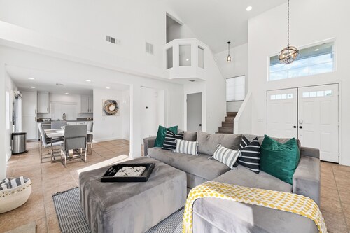 BACH PAD near Palm Springs, CA Golf, Hockey, Festivals - 5br Spacious,Pool, Spa