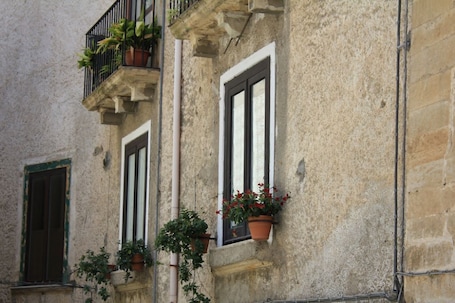Exterior detail. Beautiful apartment in the historic center of Cosenza, near the Rendano Theater