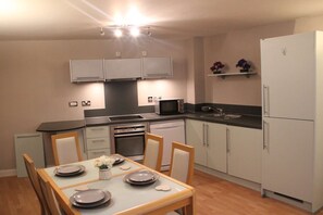 Apartment | Private kitchen - Nottingham Hill Apartment Retreat (Nottingham)