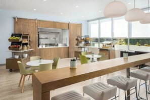 Free daily cooked-to-order breakfast - Element Savannah Midtown (Savannah)