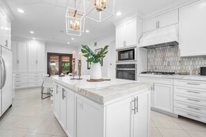 Lavastoviglie, frullatore, pentole/stoviglie/utensili