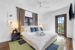 4 bedrooms, travel crib, WiFi, bed sheets