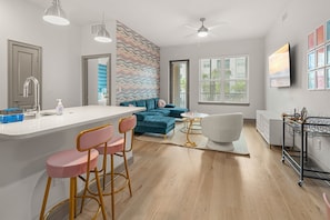 Smart TV, table tennis, books, offices - Idyllic Escape: 2BR/2BA w/ Pool, Gym, and Theater (Naples)