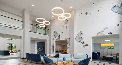 Idyllic Escape: 2BR/2BA w/ Pool, Gym, and Theater