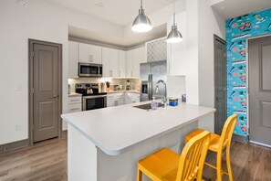 Fridge, microwave, oven, stovetop - Tropical Oasis 2BR/2BA w./ Pool, Gym, and Theater (Naples)