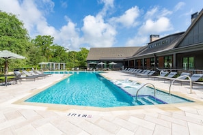 A heated pool - Beachy Getaway: 3BR/3BA Posh Units w./ Pool & Gym (Jacksonville)