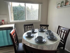 Dining - Discover comfort with your family at this peaceful place to stay close to WEM.  (Edmonton)
