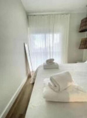 2 chambres, fer et planche à repasser, Wi-Fi, draps fournis