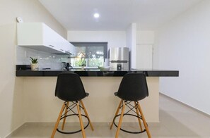 In-room dining - Sabbia by Zamá Homes (Playa del Carmen)