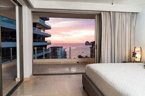 3 bedrooms, iron/ironing board, WiFi, bed sheets - Medano Getaway: Ocean Views and Steps from the Beach (Cabo San Lucas)