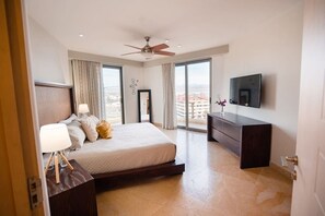 3 habitaciones, tabla de planchar con plancha, wifi y ropa de cama 