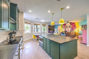 المنشأة من الداخل