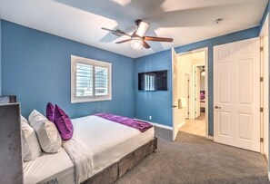 6 bedrooms, iron/ironing board, travel cot, WiFi - Vegas 6BR Pop Art Mansion, Heated Pool Spa, Basketball, Pickleball, Mini Golf (Henderson)