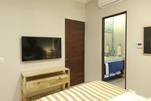 3 habitaciones, tabla de planchar con plancha, wifi y ropa de cama 