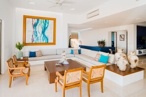 TV - Casa Monet: Elegant Ocean View Retreat (Cabo San Lucas)