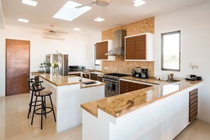 Fridge, microwave, oven, stovetop - Casa Monet: Elegant Ocean View Retreat (Cabo San Lucas)