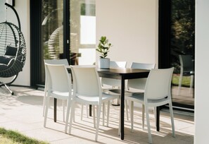 Outdoor dining - LaMiaCasa Grande Family-Business Groups-APT-Base (Stuttgart)