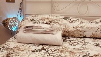 3 Schlafzimmer, BĂŒgeleisen/BĂŒgelbrett, WLAN, BettwĂ€sche