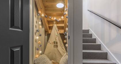 Spacious 4BR World Cup Home Private Garage