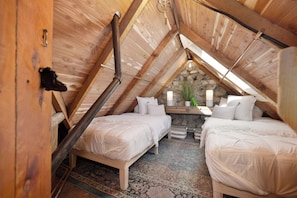 4 bedrooms, iron/ironing board, travel cot, free WiFi