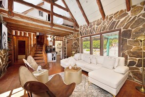 Interior - Lester Cabin 5min to Downtown Auburn 20min to Roseville next to Mountain Biking (Auburn)