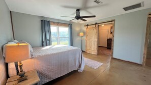 3 chambres, fer et planche à repasser, Wi-Fi gratuit, draps fournis