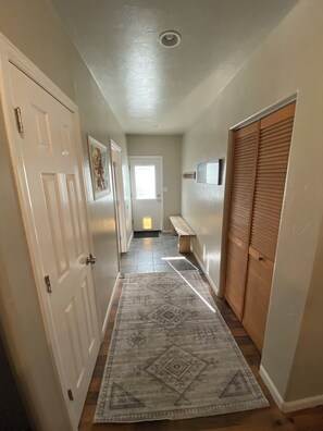 Interior - Downtown! Charming 2-bedroom house with AC, WiFi in fabulous Montrose (Montrose)