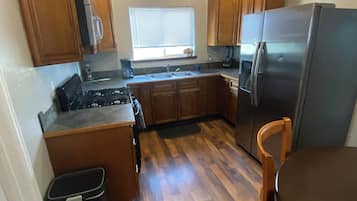 Micro-ondes, four, plaque de cuisson