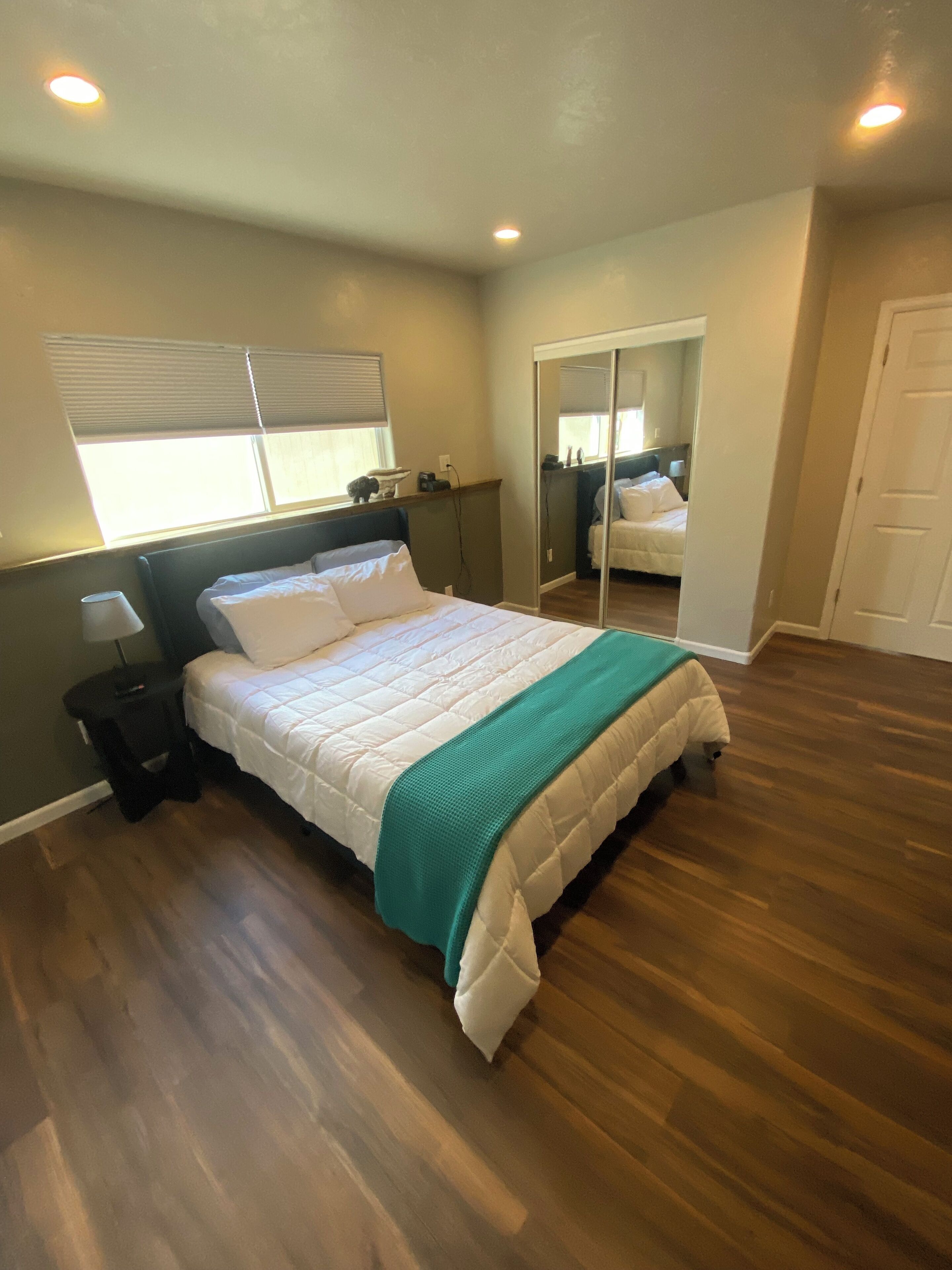 2 slaapkamers, een strijkplank/strijkijzer, wifi, beddengoed