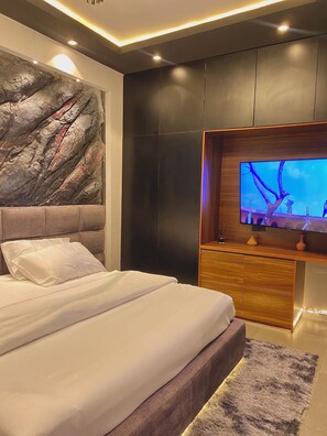 1 Schlafzimmer, Zimmersafe, Schreibtisch, Bügeleisen/Bügelbrett