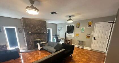 Cozy private suit inside a home in awesome Kenner with AC, WiFi