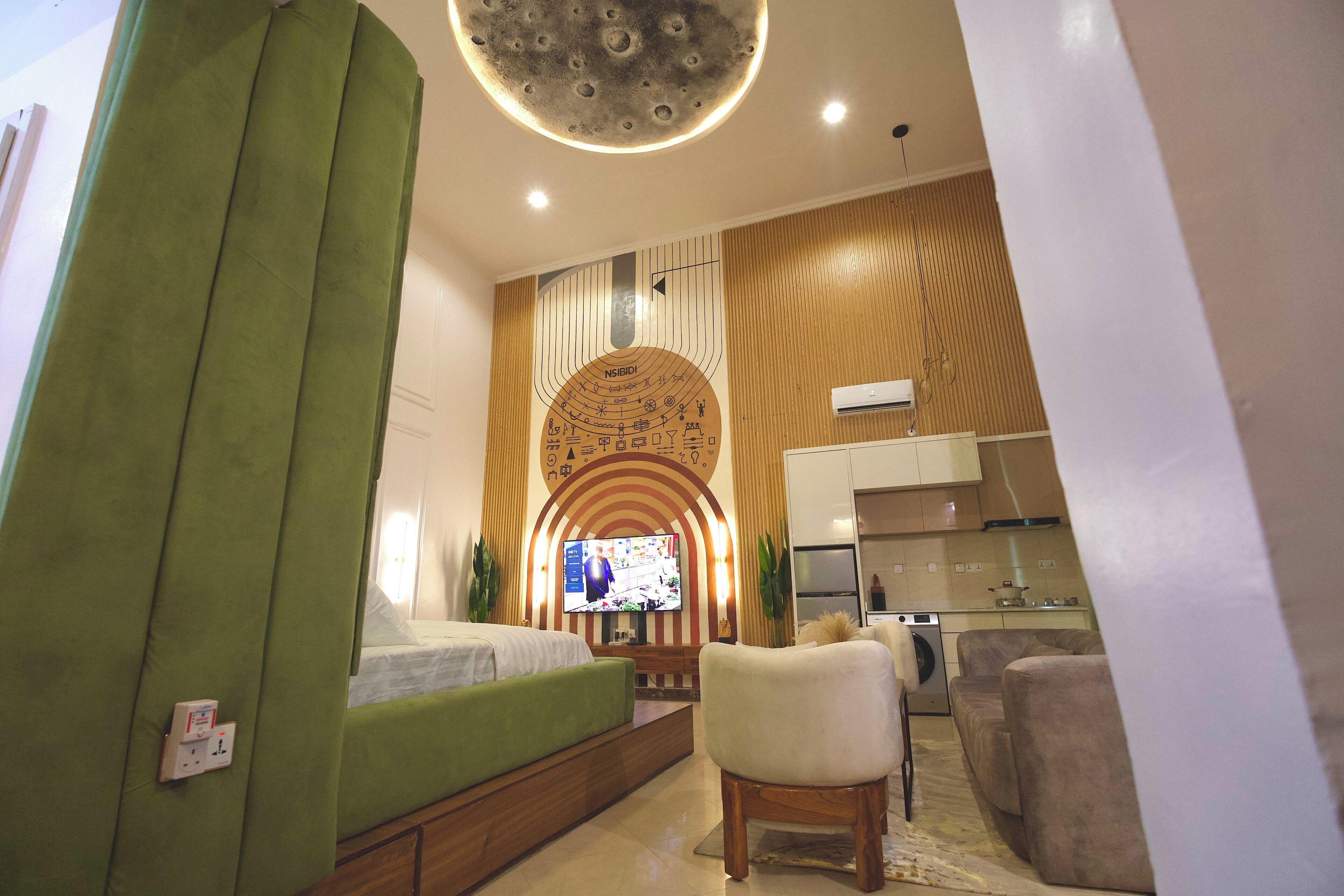 1 habitación, tabla de planchar con plancha, wifi y ropa de cama 