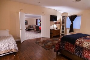 4 室のベッドルーム、アイロン / アイロン台、WiFi、ベッドシーツ