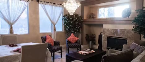 Smart TV, fireplace