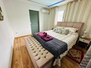 3 chambres, fer et planche à repasser, Wi-Fi gratuit, draps fournis