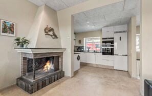 ثلاجة، فرن، موقد طهي مسطح، غسالة أطباق